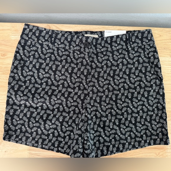 LOFT mid rise 6” shorts with upside down pineapples Black and White NWT - Picture 1 of 6
